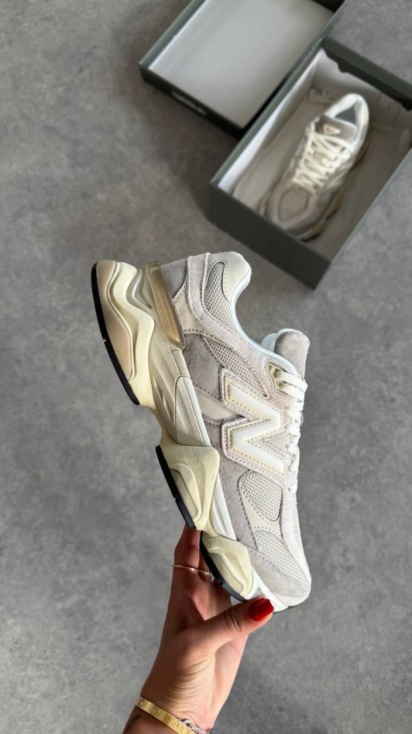 New Balance  9060 OatMeal