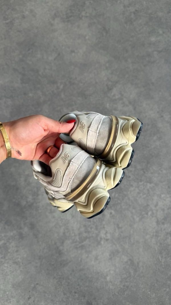 New Balance  9060 OatMeal