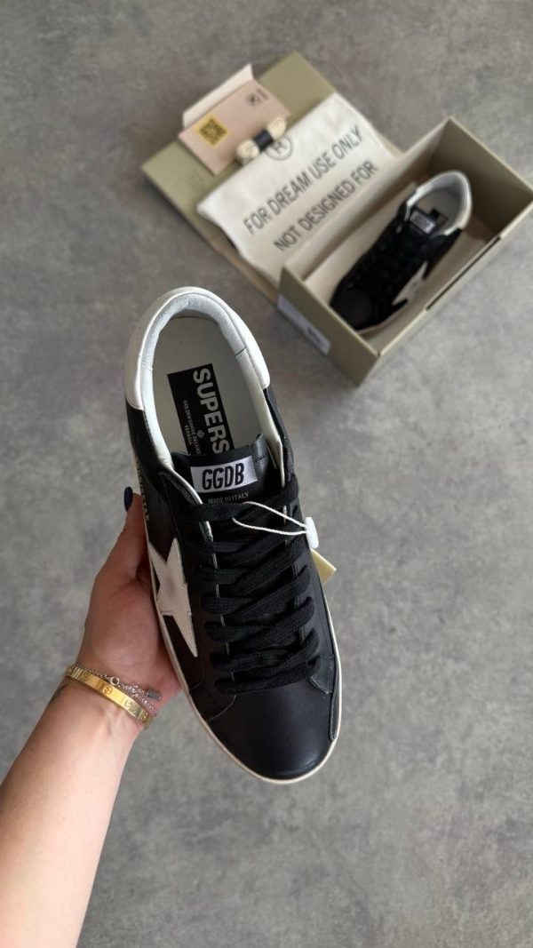 GOLDEN GOOSE