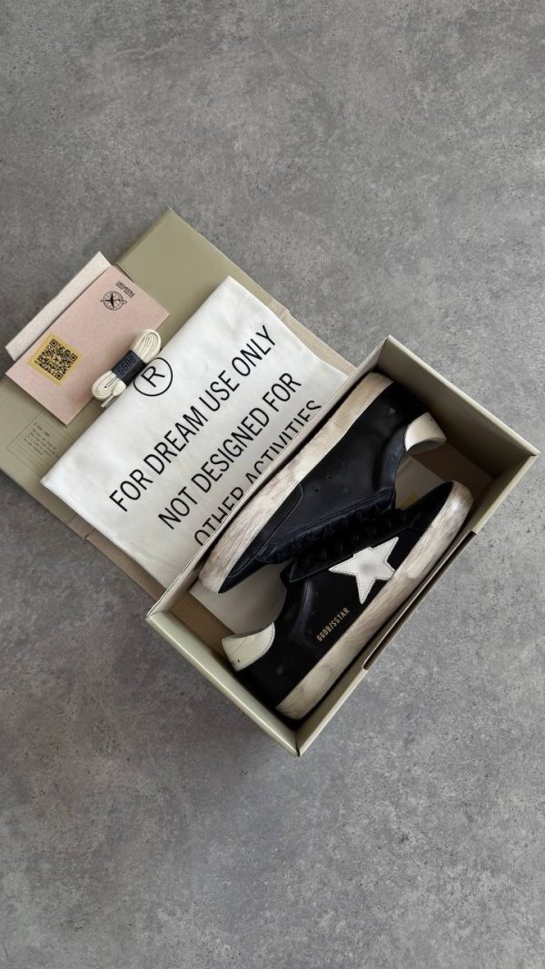 GOLDEN GOOSE